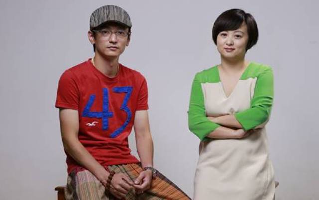 导演周申(左),刘露(右)导演周申毕业于中央戏剧学院,与刘露师承同一