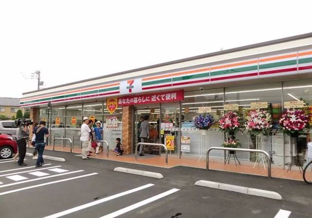 多项调整增加女性,高龄顾客,日本7-eleven开出生鲜型超市便利店