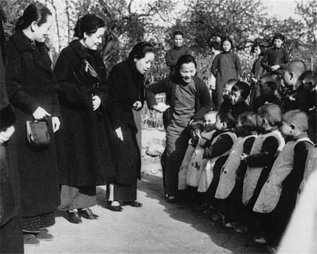 1940年,宋氏三姐妹在重庆团聚.