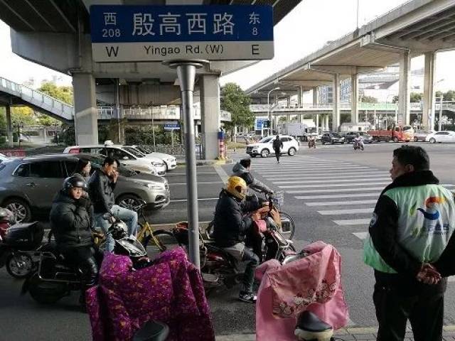 殷高西路逸仙路交界口