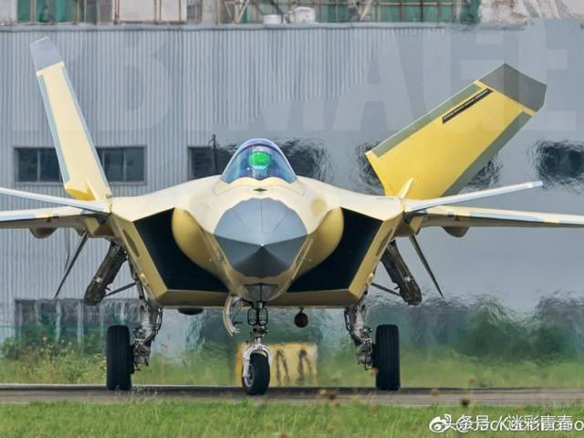 2021号歼-20战机正面特写照.