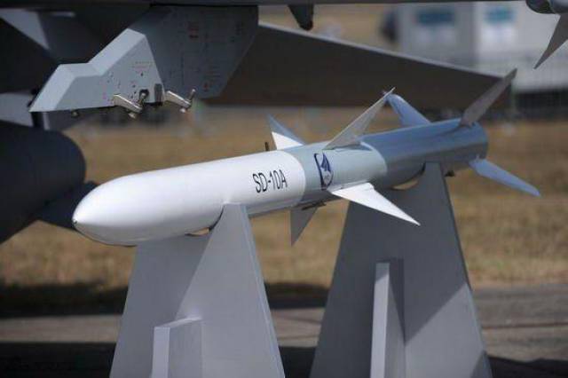 拦射导弹:有中距,远距拦射导弹之分.