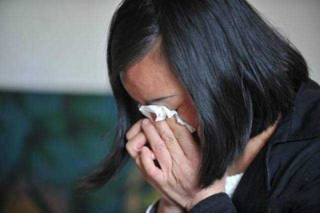 年后宝妈去上班,奶奶在家给5个月宝宝吃鱼,宝妈回家崩溃大哭