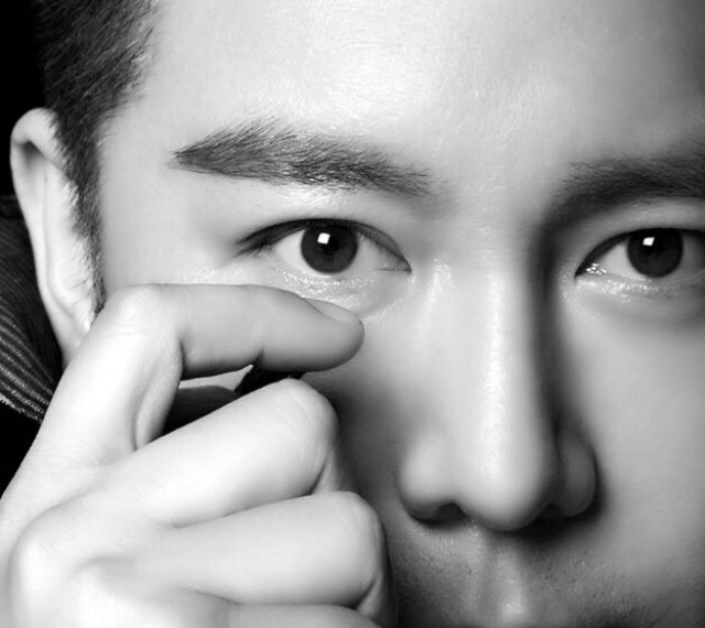 开始发光发热,成为一代人所崇拜的偶像,那时候的温兆伦就是其中一位