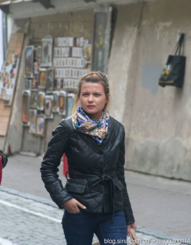 实拍:立陶宛首都街头美女如云(图)