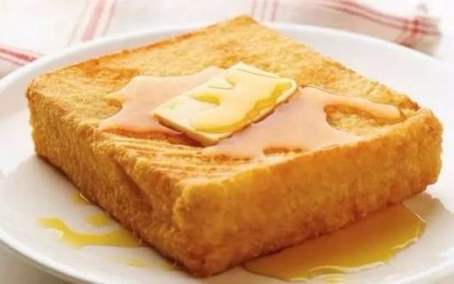 香港各式茶餐厅的下午茶名物西多士也是源于法式吐司, 沾满蛋浆的吐司