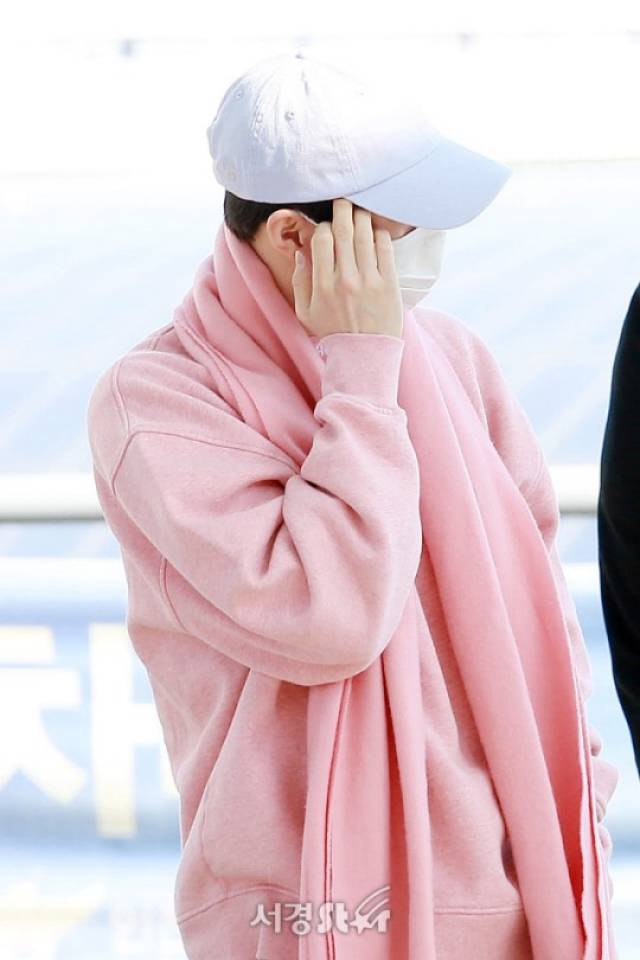 心疼exo! 朴灿烈吴世勋金钟大金钟仁机场面露疲态【组图】