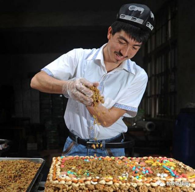 "切糕王子"阿迪力·麦麦提吐热