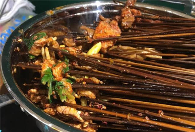 走进‘串串香火锅’的魅力世界