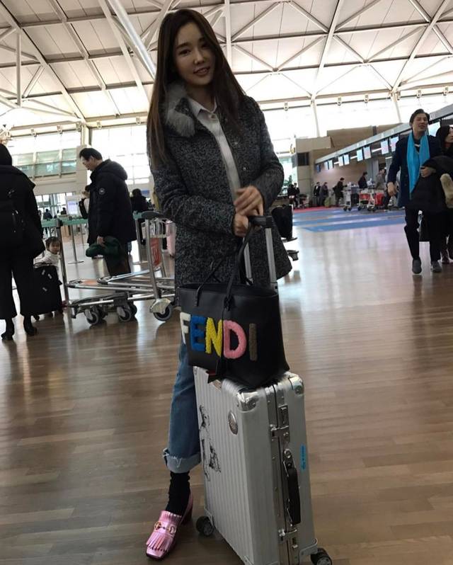 这个惊艳朋友圈的女神,竟然50岁了!