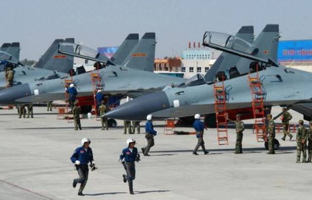 中国空军33个师随时待命:专家为何高兴不起来?我国扭转最后劣势