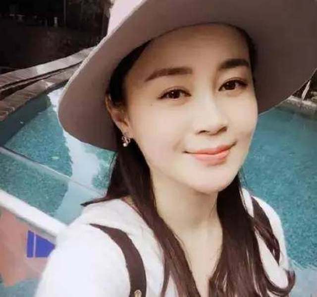 蒋欣、杨幂怒斥行内潜规则时,她却选择退出娱