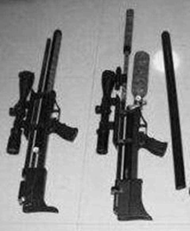 依照网购零件中卖家评论里的照片,在家中组装气枪,并网购铅弹近千枚