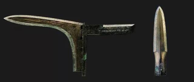 为解决戈的缺陷,战国后期工匠将戈矛合体,诞生「戟」,大杀四方