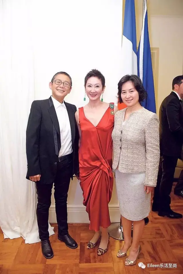 可令人没想到的是,何超琼的下一段绯闻,对象居然会是港城红人俞铮.