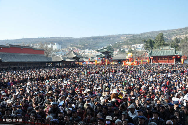 古城天水万人空巷看大戏,伏羲庙春节文化庙会人山人海(天之水网组图)