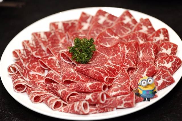 火锅店刨肉摆盘图片