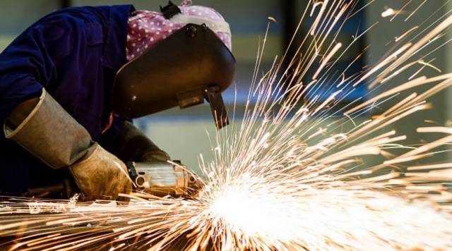 传统制造企业寻找低成本,向中国中西部,东南亚等方向转移.