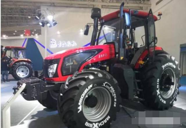 1,东方红lf2204轮式拖拉机