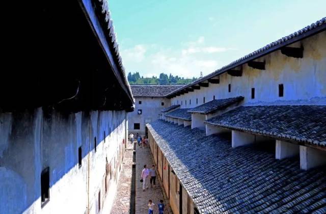 地址:位于大余县池江镇的西北部,与青龙镇长里村,樟斗镇樟斗村交界.