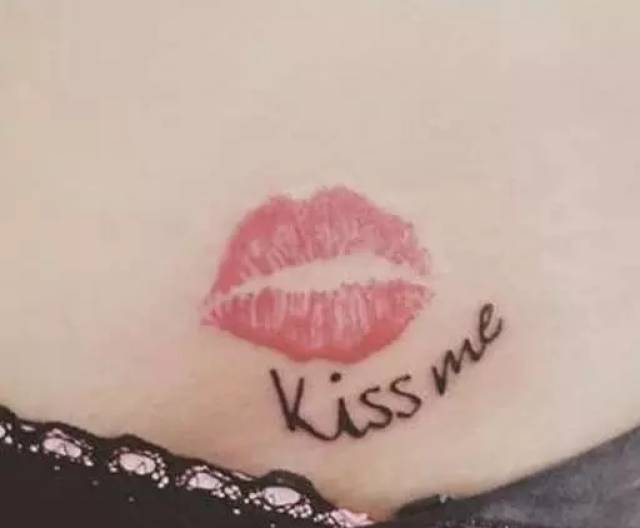 星影纹身素材丨这个图案纹在女生身上,性感到爆炸shut up and kiss me