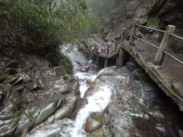 512十年记录:地震后的银厂沟,桥路多被毁坏