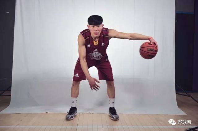 作为爱打篮球的儿子,李瑞无疑是幸福的!