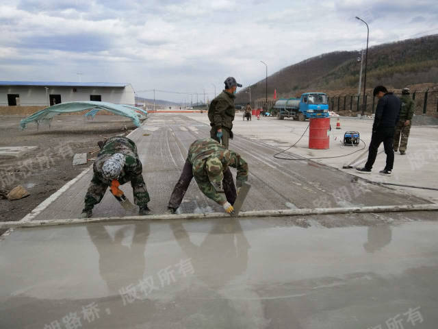 才可以用於冬季混凝土路面,地面凍壞起砂的修補材料