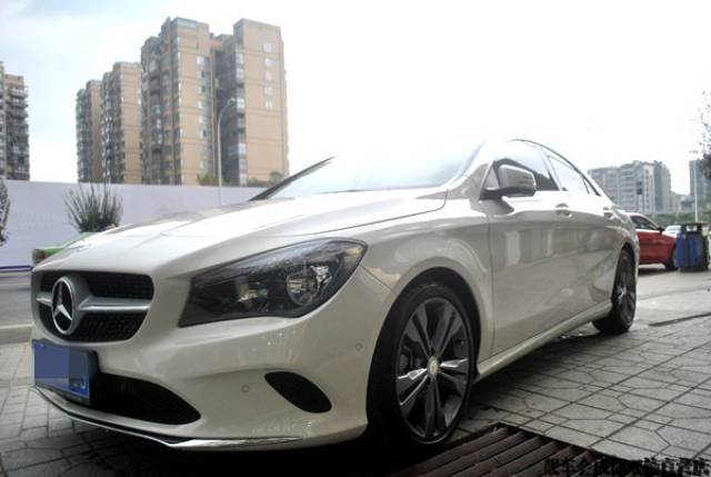 白色奔驰gla钻石镀膜流程分享