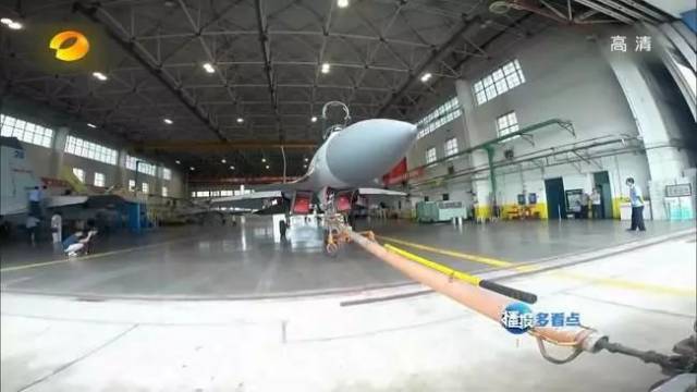 歼-15战机制造车间内部照罕见曝光