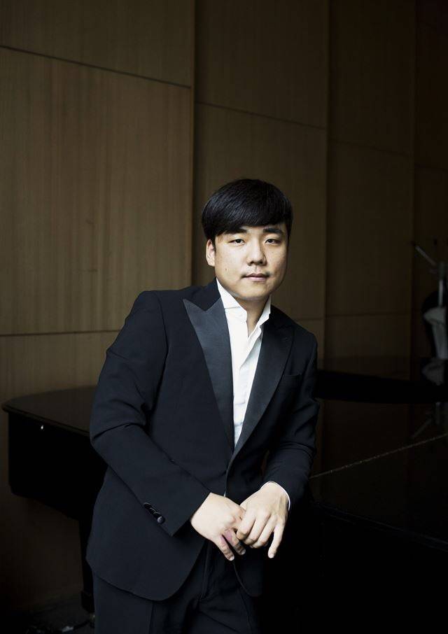 韩国年轻钢琴家孙正范提及iu"音乐取向99%古典1%iu"