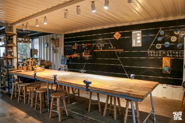 文创园的第二站,我们来到了木昜杨木艺工作室.