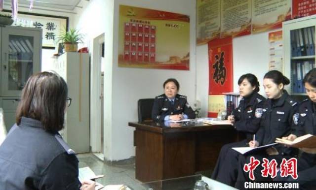 姜涛 摄中新网南昌3月8日电 探访江西女子监狱:绽放在高墙里的"铿锵