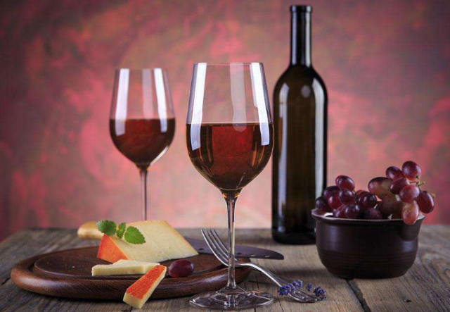 都说红酒喝前要醒酒,醒酒需要多长时间,你真的