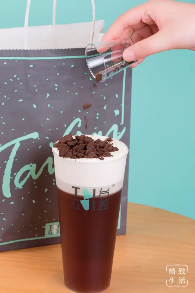 风靡深圳的奶盖茶登陆魔都!奶盖里满满的果肉,我还真没见过!_手机搜狐