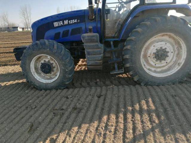 6年前上手的一台1254拖拉机,就坏过一次分配器,干活也漂亮!