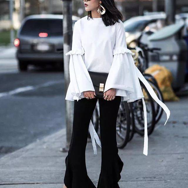 cher的"上白下黑"搭配,都会选择衬衫作为上衣首选,时髦小心机就在单品