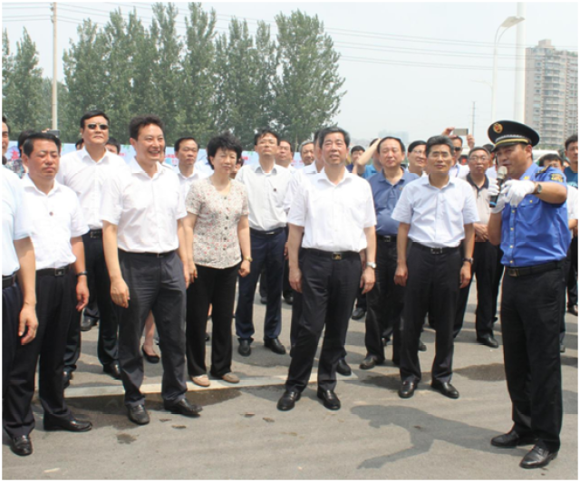 图为:河南省人民政府省长陈润儿(前排右三)到商丘调研百城建设提质
