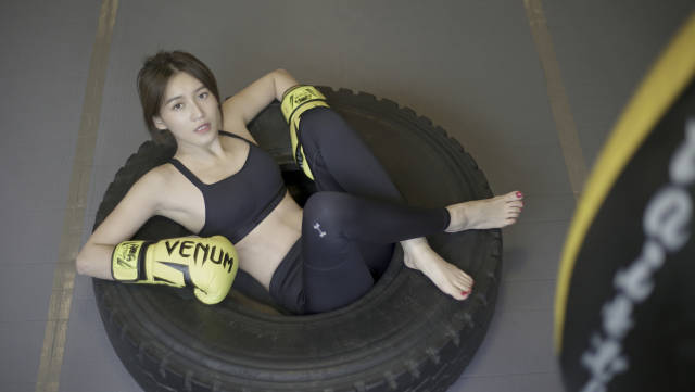 苏青帅气打拳展女友力 花样健身大片曝光