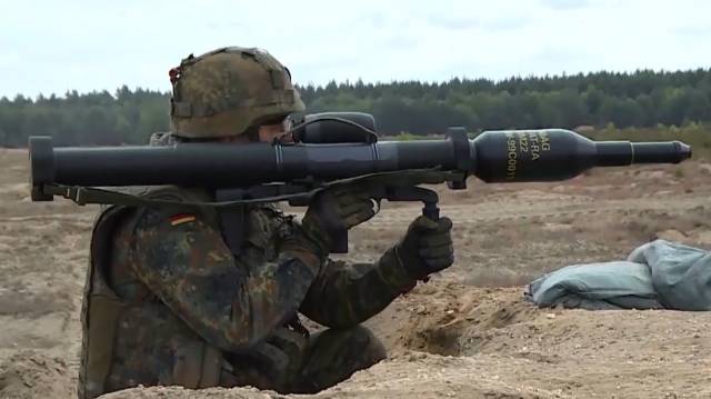 铁拳3(panzerfaust 3)型反坦克火箭筒