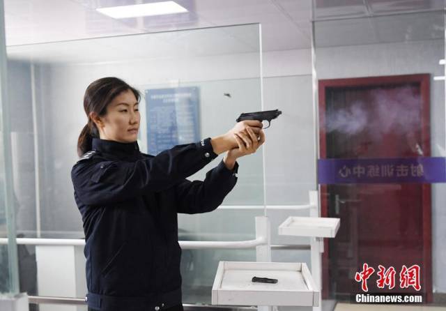 长春铁路反扒女警花 抓贼秒变女汉子