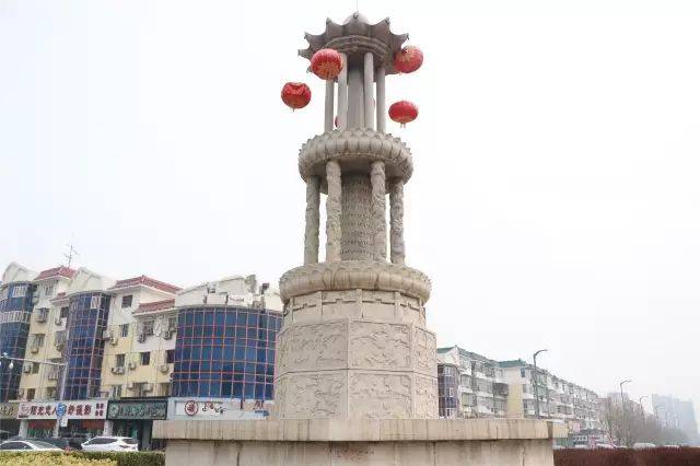 在抗日战争时期,石幢白塔成了日本军人实施暴行的一个集中场所,白塔也