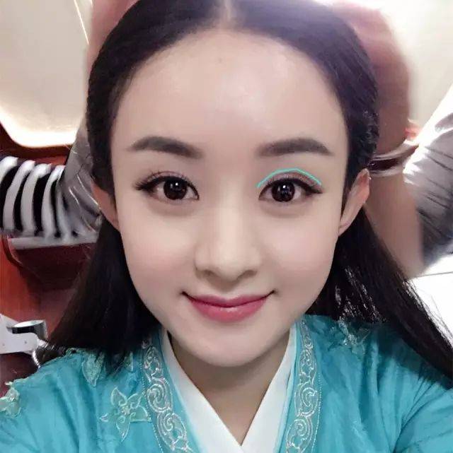 新月形双眼皮 圆脸/小长脸