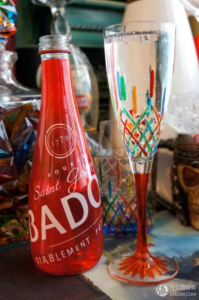 这款水叫badoit,中文翻译成波多.