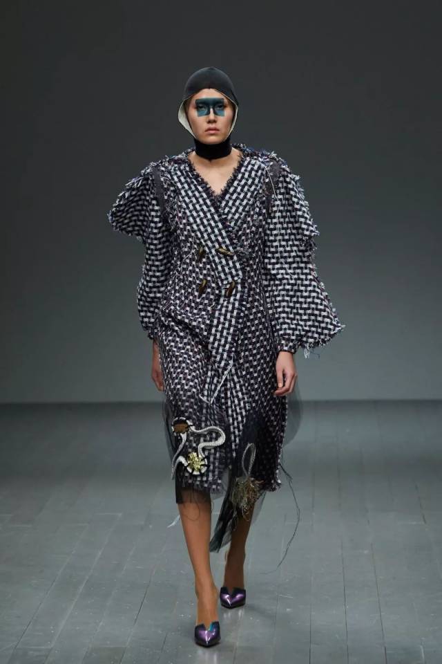 matty bovan18秋冬首秀刷新了我们对于编织的想象