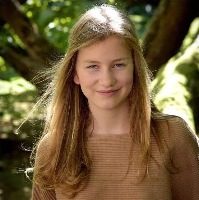 但简单的交流已经基本没什么问题,甚至和川普家的小外孙女一样,会唱