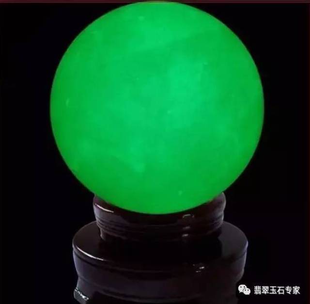 慈禧下葬时口里含的夜明珠到底是个什么东西?真的会发光?