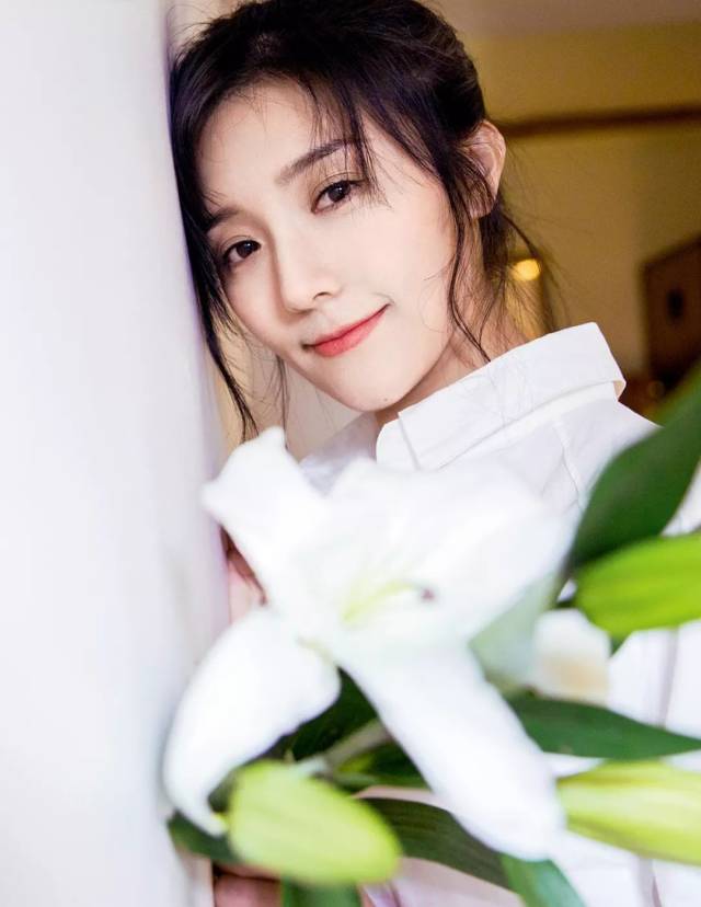 房程程:狗狗带给我的快乐是无法描述的