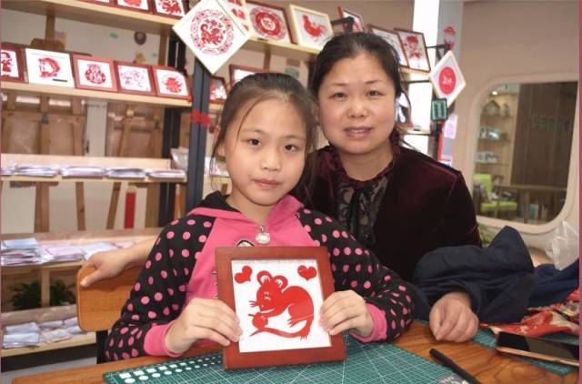 亲子团队剪纸活动现场 彭兵剪纸(悦方店)  地址:长沙市天心区坡子街