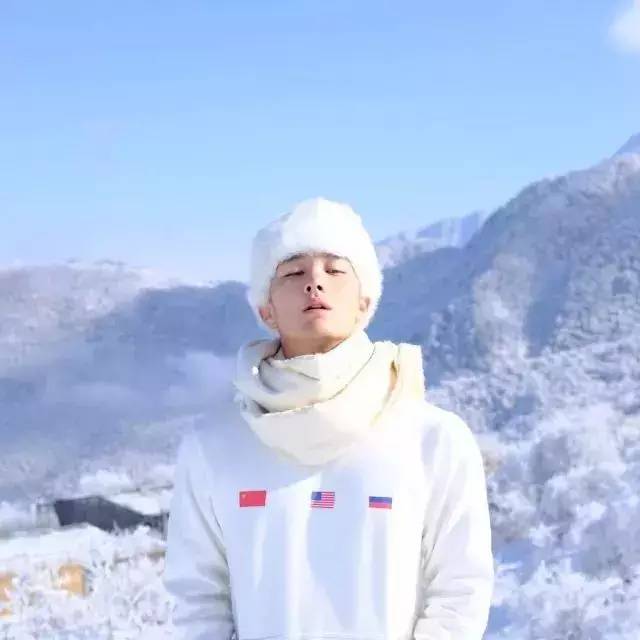 这位不食人间烟火的青年作家星野!小说中走出来的绝美古装男子!